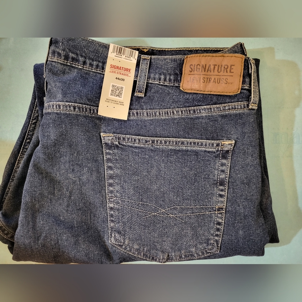 NWT Men's Signatureby Levi Stauss relaxed bootcut jeans sz 44x30